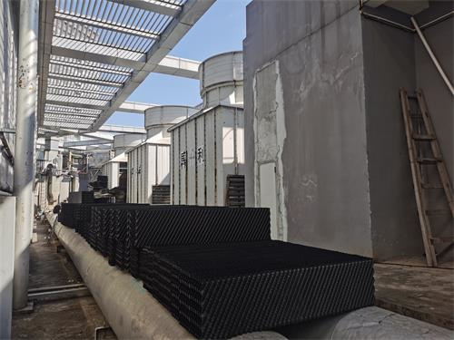 閉式冷卻塔是制冷設(shè)備依據(jù)在哪？(制冷主機(jī)與冷卻塔的